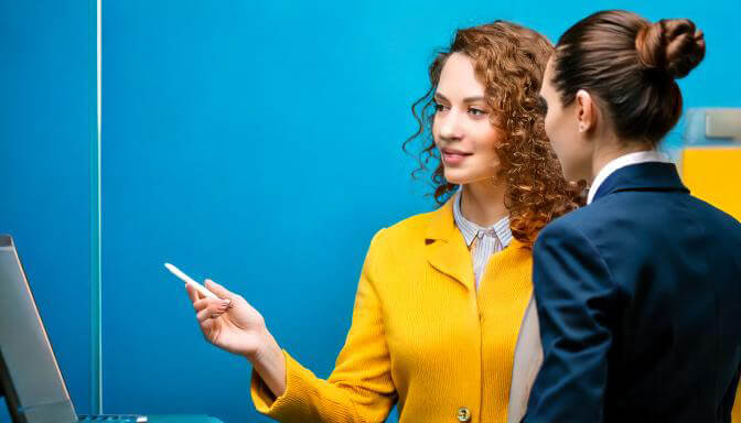 Beratungsgespräch mit LEONET-Kundenberater